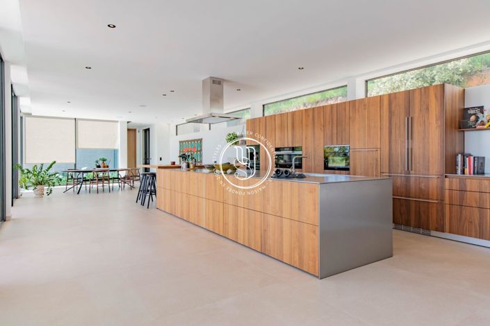 Image No.6-4 Bed House for sale