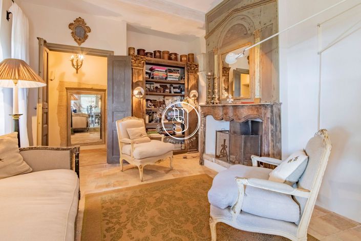 Image No.8-5 Bed House for sale