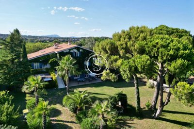 18 Bed House for sale