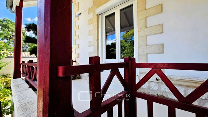 Image No.1-4 Bed House for sale