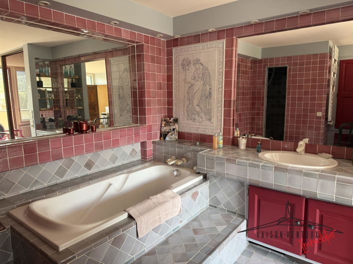 Image No.22-6 Bed House for sale