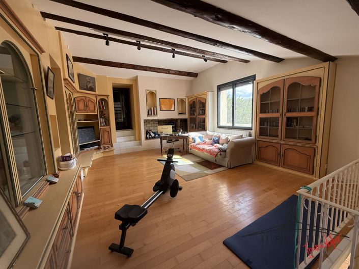 Image No.8-6 Bed House for sale