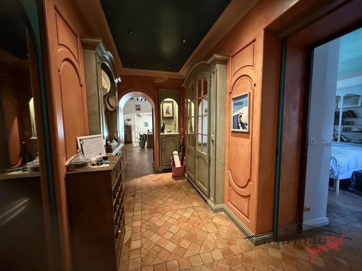 Image No.9-6 Bed House for sale