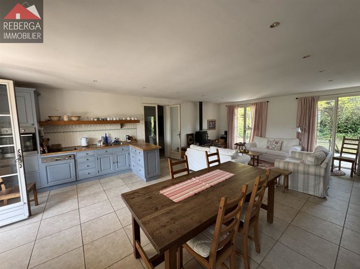 Image No.10-3 Bed House for sale