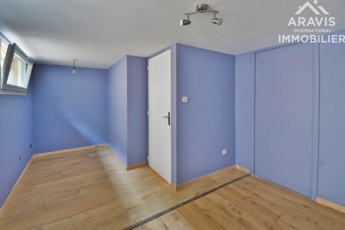 Image No.8-1 Bed House for sale