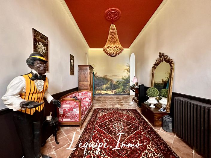 Image No.10-6 Bed Property for sale