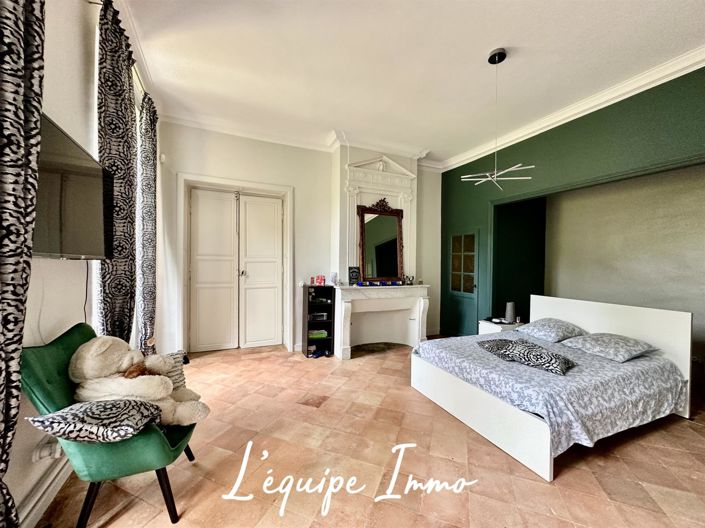 Image No.15-6 Bed Property for sale