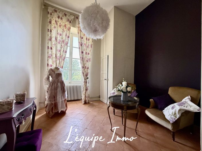 Image No.19-6 Bed Property for sale