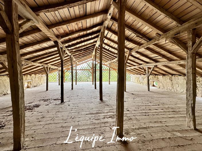 Image No.20-6 Bed Property for sale