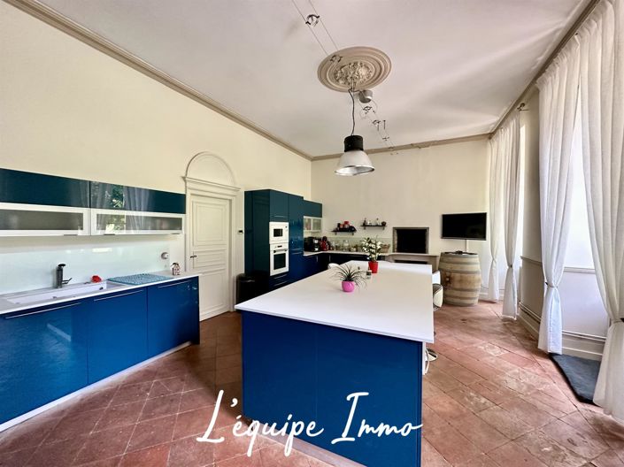 Image No.8-6 Bed Property for sale