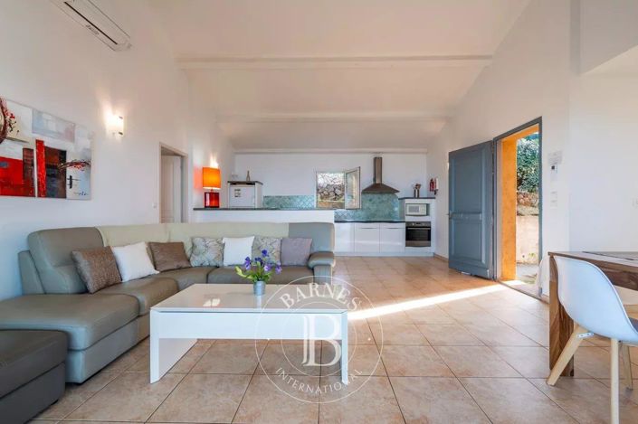 Image No.10-7 Bed House for sale