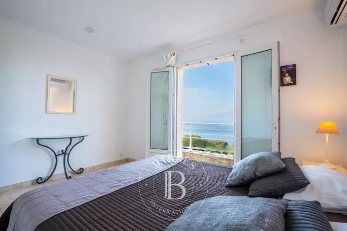 Image No.18-7 Bed House for sale