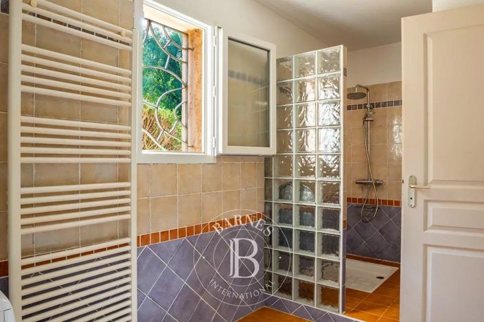 Image No.19-7 Bed House for sale