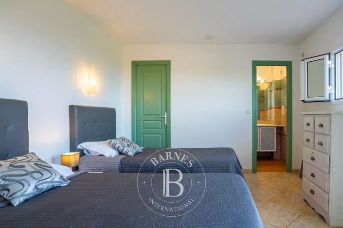 Image No.22-7 Bed House for sale