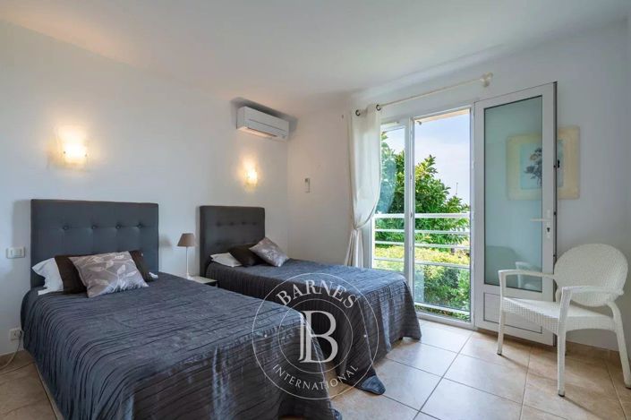 Image No.27-7 Bed House for sale