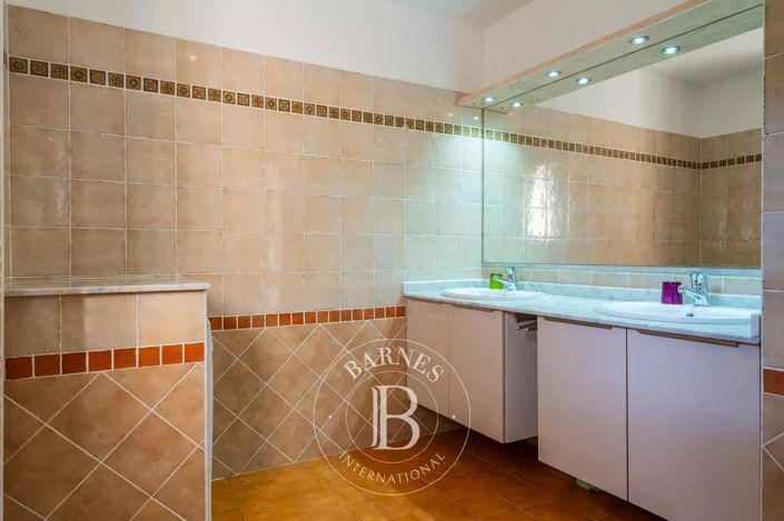 Image No.29-7 Bed House for sale