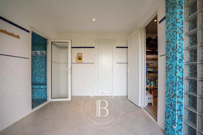 Image No.30-7 Bed House for sale