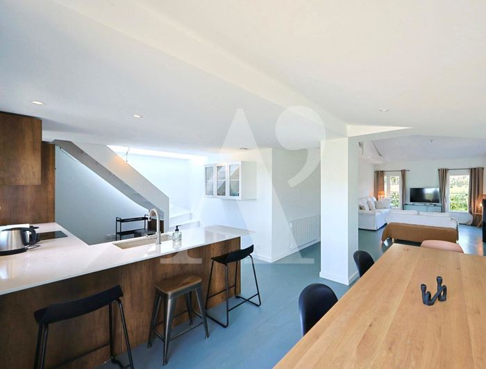 Image No.10-3 Bed Apartment for sale