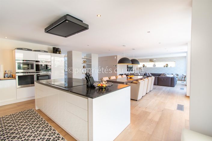 Image No.10-5 Bed House for sale