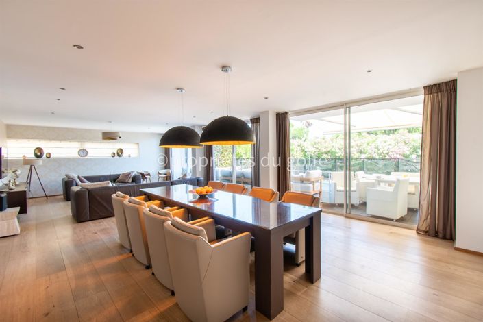 Image No.11-5 Bed House for sale