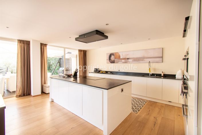 Image No.15-5 Bed House for sale