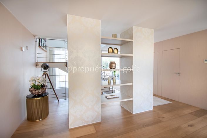 Image No.18-5 Bed House for sale