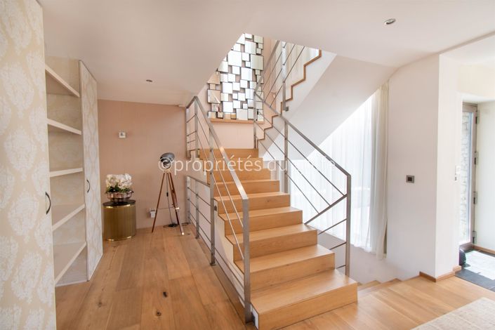 Image No.19-5 Bed House for sale