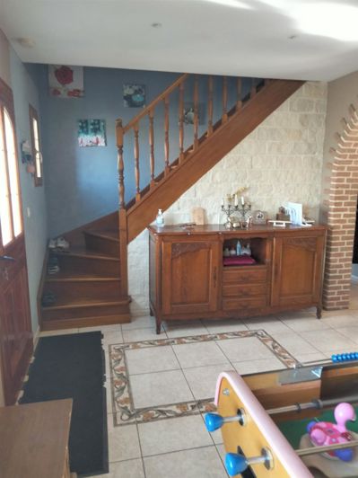 Image No.8-5 Bed House for sale