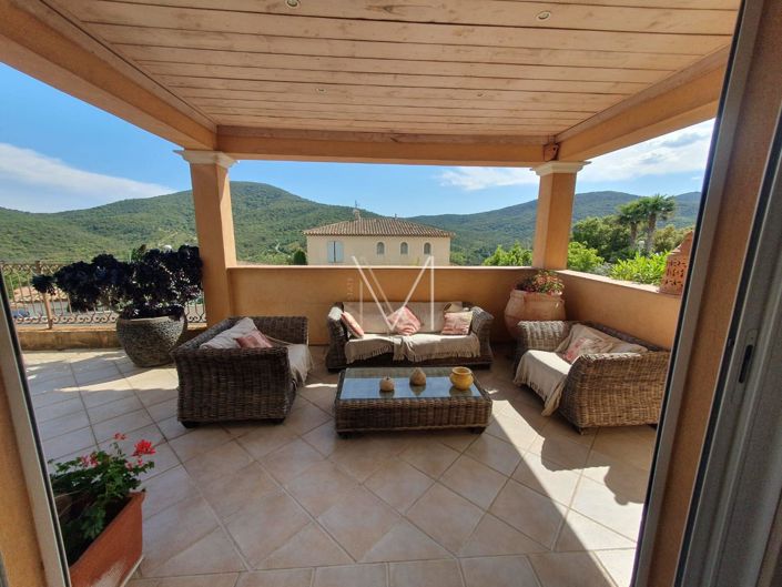 Image No.1-4 Bed House for sale