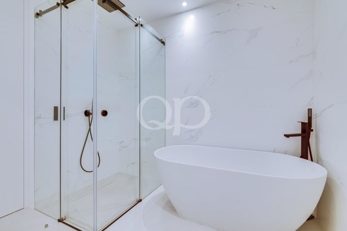 Image No.9-2 Bed House for sale