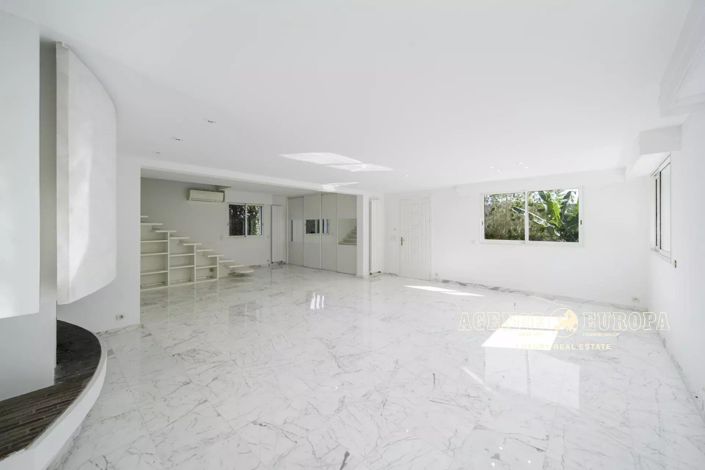 Image No.7-4 Bed House for sale