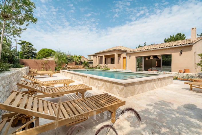 Image No.2-4 Bed House for sale