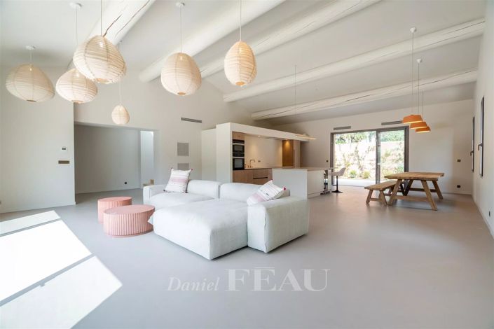 Image No.3-4 Bed House for sale