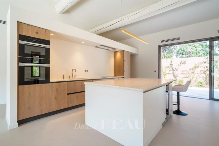 Image No.6-4 Bed House for sale