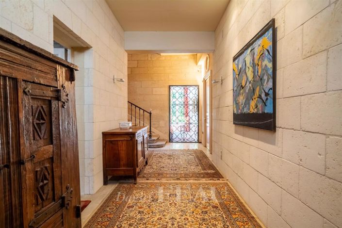 Image No.11-8 Bed House for sale