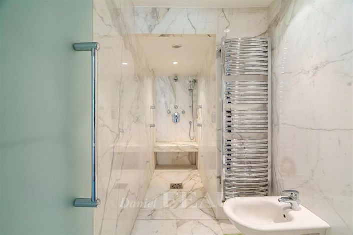 Image No.15-8 Bed House for sale