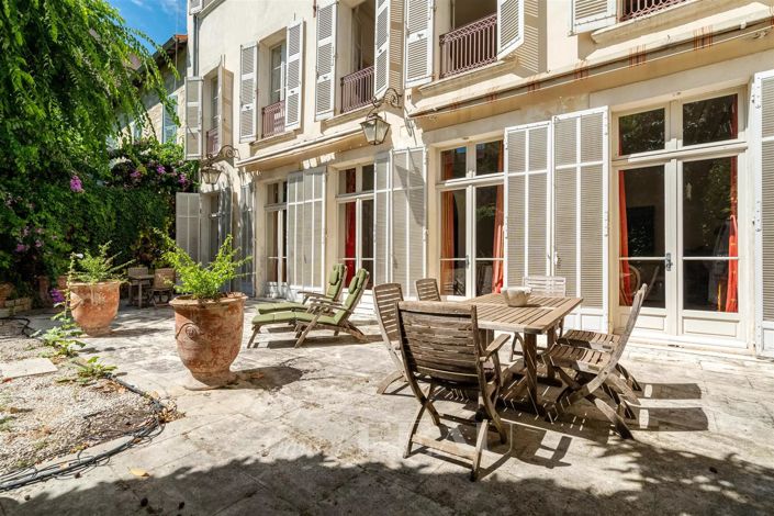 Image No.2-8 Bed House for sale