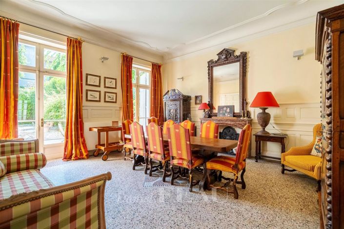 Image No.7-8 Bed House for sale