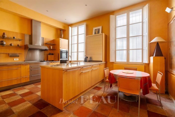 Image No.8-8 Bed House for sale