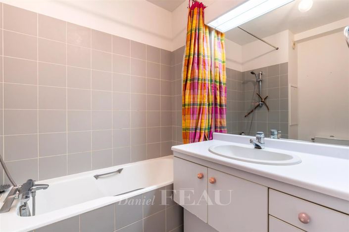 Image No.14-6 Bed Apartment for sale