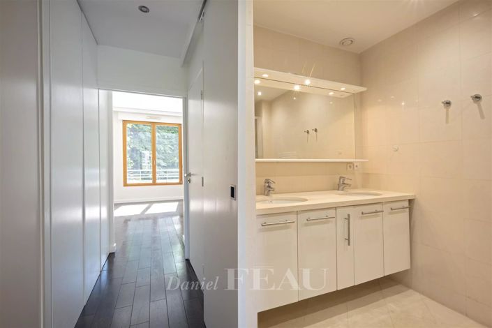 Image No.12-3 Bed Apartment for sale