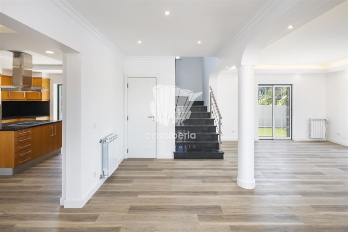 Image No.17-3 Bed House for sale