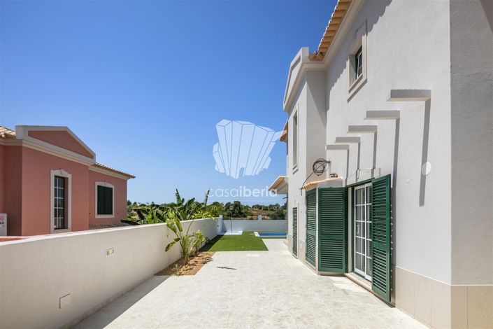 Image No.25-3 Bed House for sale