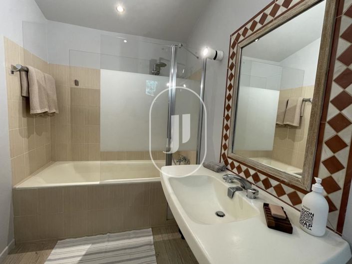 Image No.9-3 Bed House for sale