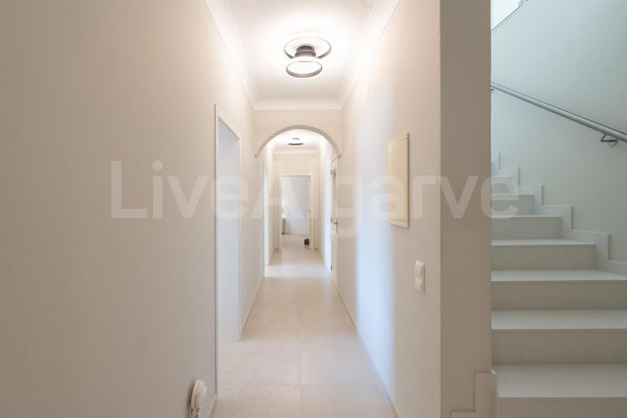 Image No.22-5 Bed House for sale