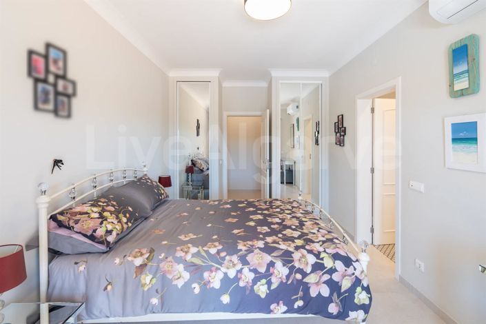 Image No.32-5 Bed House for sale