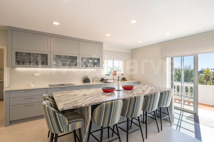 Image No.7-5 Bed House for sale