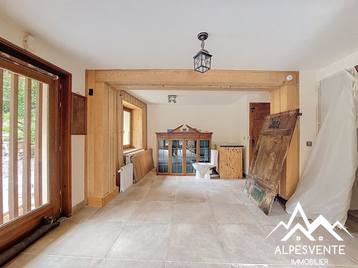 Image No.17-6 Bed House for sale