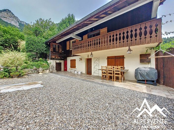 Image No.18-6 Bed House for sale