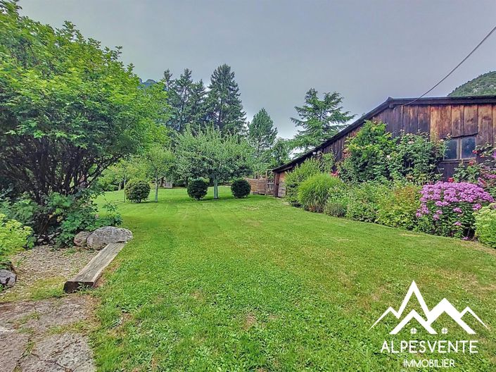 Image No.20-6 Bed House for sale